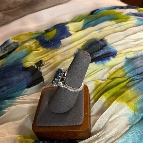 Blue Topaz Ring - Picture 4 of 5